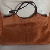 Mi proyecto del curso: Creación de bolsos de cuero artesanales para principiantes. Design, Accessor, Design, Arts, Crafts, and Sewing project by Ilda Karina Nievas - 07.20.2022