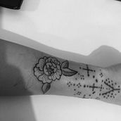 Meu projeto do curso: Tatuagem botânica com pontilhismo. Traditional illustration, Tattoo Design, and Botanical Illustration project by Taíse Cristine - 07.17.2022