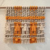 Mi proyecto del curso: Introducción al macramé: creación de un tapiz decorativo. Accessor, Design, Arts, Crafts, Interior Design, Decoration, Fiber Arts, Macramé, and Textile Design project by Virginia - 07.25.2022