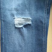 Sashiko / broderie sur un jeans troué . % Judith Jassogne tarafından hazırlanan Sanat ve El Sanatları, Dikiş, Ve Nakış projesi - 07.29.2022