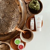 IL MIO PROGETTO DI FINE CORSO: la mi attività centro olistico cosmesi naturale e massaggi . Un progetto di Pubblicità, Fotografia, Marketing, Social media, Fotografia con smartphone, Fotografia di prodotti, Mobile marketing, Instagram, Fotografia per Instagram, Fotografia lifest e le di Alice Modena - 01.08.2022