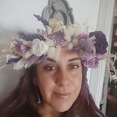 Mi proyecto del curso: Tocado floral: crea tu complemento de flores. Een project van Ontwerp van accessoires,  Modeontwerp, DIY y Bloem- en plantenschikken van Encarnación Lara Gómez - 05.08.2022