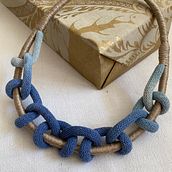 Mein Kursprojekt: Schmuckflechten für Anfänger: Halsketten selber machen. Un proyecto de Artesanía, Diseño de jo, as, Macramé y Diseño textil de sppk59 - 05.08.2022