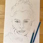 Mon projet du cours : Carnet de portraits : explorez le visage humain. Un projet de Esquisse , Dessin, Dessin de portrait, Dessin artistique , et Carnet de croquis de celinesta - 05.08.2022