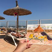 Mallorca, hotel universal. Een project van Traditionele illustratie y Aquarelschilderen van Alicia Cabacas - 08.08.2022