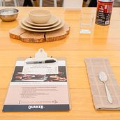 Quaker. Een project van  Ontwerp,  Reclame, Fotografie, Traditionele illustratie,  Br, ing en identiteit y  Design management van MICHELLE Cojab Velazquez - 03.07.2022