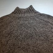 Il mio progetto del corso: Design e lavorazione a maglia senza cuciture con ferri circolari. Accessor, Design, Fashion Design, Fiber Arts, DIY, and Knitting project by Alessandra - 07.15.2022