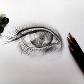 Eye Clouse Up Draw in Graphite. Un progetto di Illustrazione tradizionale, Disegno a matita, Disegno di ritratti, Disegno realistico e Design di AFTERail Store - 18.08.2022