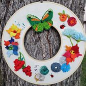 Double Hoop Embroidery with Relief Stitches. Un proyecto de Artesanía y Bordado de Ana Karen Dubilet - 18.08.2022