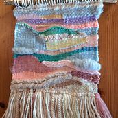 My project for course: Introduction to Frame Loom Tapestry. Un proyecto de Diseño de complementos, Decoración de interiores, Tejido, Telar y Diseño textil de lesley_mckay84 - 14.08.2022