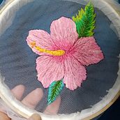Mi proyecto del curso: Bordado freestyle sobre tul para principiantes. Een project van Ontwerp van accessoires, Borduurwerk,  Botanische illustratie y Textielontwerp van Liliana Hernández - 27.08.2022