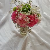 My project for course: Floral Bouquet Creation for Beginners. Decoration, DIY, Floral, and Plant Design project by mariemoo_197 - 08.25.2022