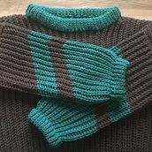 My project for course: Creating Garments Using Crochet. Fashion Design, Fiber Arts, DIY, Crochet, and Textile Design project by Laura Clark - 08.28.2022