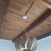 Mi proyecto del curso: Diseño de tu propia lámpara de papel. Un projet de Artisanat, Design, Fabrication de mobilier, Conception d'éclairage, Papercraft, Décoration , et DIY de Ivanna Zapata - 29.08.2022