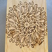 Customisation d'un Kalimba avec la pyrogravure. Un proyecto de Artesanía y Dibujo de Deuneuv - 30.08.2022