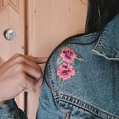 Il mio progetto del corso: Ricamo freestyle su tulle per principianti. Un progetto di Design di accessori, Ricamo, Illustrazione botanica e Textile Design di elf_91 - 02.09.2022