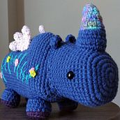 My project for course: Amigurumi Design and Creation. Projekt z dziedziny Craft, Projektowanie zabawek,  Tkactwo, DIY, Sz, dełkowanie, Amigurumi, Wzornictwo tekst i liów użytkownika Weiisoli Araujo - 01.08.2022