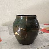 Initiation à l’art du kintsugi : réparez vos poteries avec de l’or. Un proyecto de Cerámica y Diseño de interiores de Christine Claustre-Benassaya - 09.09.2022