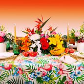 TROPICAL TABLE STYLING. Interior Design, L, scape Architecture, Decoration, DIY, Floral, and Plant Design project by Raúl Fernández Talero - 09.16.2022