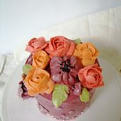 Flores de crema de mantequilla para cake design. Un projet de Design  , et DIY de Erika Dominguez - 16.09.2022