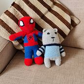 Spiderman y el Oso. Un progetto di Amigurumi di Patrizia Capanni Rap - 17.09.2022