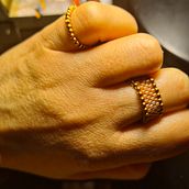 My first peyote rings. Jewelr, and Design project by Dora Prado - 09.17.2022