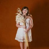 Retrato -  Camponesa Trigo. Un proyecto de Fotografía, Dirección de arte, Creatividad, Fotografía de retrato, Iluminación fotográfica, Fotografía de estudio, Gestión del Portafolio, Fotografía digital y Fotografía artística de Barbara Croti - 18.09.2022