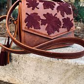My project for course: Professional Leather Handbag Design. Een project van  Ontwerp, Ontwerp van accessoires, Craft,  Modeontwerp y Naaiwerk van Maria Loquen - 19.09.2022