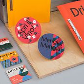 Bottura. Un progetto di Br, ing, Br, identit, Design di loghi, Graphic design, Tipografia e Illustrazione tradizionale di Yah-Leng Yu - 29.09.2022