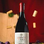 Fotografia de Vinho. Photograph, Photograph, Post-production, Product Photograph, and Food Photograph project by Rafael Lopes - 09.29.2022