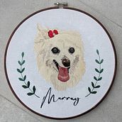 Murray portrait embroidery. Embroider, Textile Design, and Sewing project by Holly Clothier - 10.01.2022