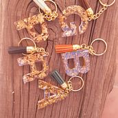 Mi proyecto del curso: Diseño de joyería en resina. Un proyecto de Diseño de complementos, Artesanía, Diseño de jo, as y DIY de Marina Escudero - 03.10.2022