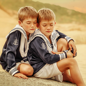 SAILOR TWINS. Un progetto di Fotografia, Postproduzione fotografica e Direzione artistica di Lucas Rodrigues Dutra - 08.10.2022