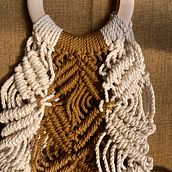 Mi proyecto del curso: Diseño y elaboración de bolsos en macramé. Un progetto di Design, Design di accessori, Artigianato, Cucito, Fiber Art, Macramè e Textile Design di Xotchil Mendez Davila - 11.10.2022