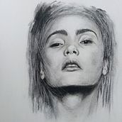 Mi proyecto del curso: Retrato artístico al carboncillo: creando atmósferas Ein Projekt aus dem Bereich Traditionelle Illustration, Bildende Künste, Zeichnung, Porträtzeichnung, Realistische Zeichnung und Artistische Zeichnung von Alfredo Esteban Salazar Borja - 12.10.2022