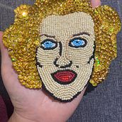 Mi proyecto del curso: Retratos bordados en pedrería. Accessor, Design, Embroider, Decoration, and Textile Design project by marecarvajal22 - 10.14.2022