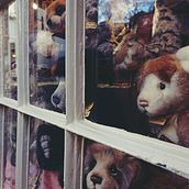 Home-seek, My project for course: Children’s Fiction: Write Compelling Adventure Stories. Un projet de Écriture, Narration, Écriture de fiction , et Littérature jeunesse de Kalliopi Chourdaki - 15.10.2022