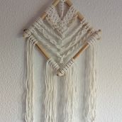 Mon projet du cours : Introduction à la tenture en macramé. Un progetto di Design di accessori, Artigianato, Fiber Art, Macramè e Textile Design di Charlotte - 15.04.2022