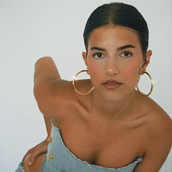 UPCYCLED. Design, Photograph, Fashion Design, Fashion Photograph, Upc, and cling project by Helena López - 08.01.2022
