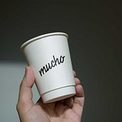 Branding / Mucho - Cafeteria de Especialidad. Un progetto di Direzione artistica, Br, ing, Br, identit e Graphic design di Anabella Guzman - 19.10.2022