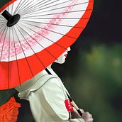 Geisha with umbrella . Traditional illustration project by Antonio Vilches Serra - 10.22.2022