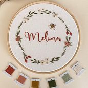 Quadro Bordado | Flores . Embroider, Arts, Crafts, and Decoration project by Alessandra Araújo - 10.07.2022