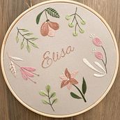 Quadro bastidor Bordado | Flores | Preenchimento corrente . Embroider, Arts, and Crafts project by Alessandra Araújo - 06.05.2022