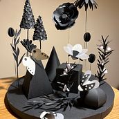 My project for course: Paper Sculpture for Set Design. Un progetto di Design, Illustrazione tradizionale, Artigianato, Scultura, Scenografia, Papercraft, Fotografia di prodotti e DIY di martenrsh - 26.10.2022
