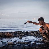 Mi proyecto del curso: Introducción al fotoperiodismo: captura historias impactantes - Derrame petrolero en el Lago de Maracaibo, Zulia, Venezuela. Projekt z dziedziny Fotografia c, frowa, Fotografia plenerowa i Fotografia dokumentalna użytkownika Henry Chirinos Cherubine - 18.06.2019
