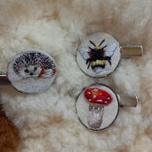 Mi proyecto del curso: Bordado en miniatura: crea joyas textiles. Un proyecto de Diseño de jo, as, Bordado y Diseño textil de mariposa_1526 - 26.10.2022