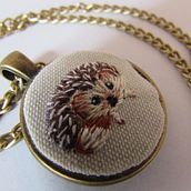 Mi proyecto del curso: Bordado en miniatura: crea joyas textiles . % Monica Alexandra Pinzon Sanchez tarafından hazırlanan Mücevher Tasarımı, Nakış, Ve Tekstil Tasarımı projesi - 10.23.2022
