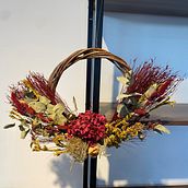 Meu projeto do curso: Criação de uma guirlanda com flores secas. Un progetto di Design, Interior design, Paesaggismo, DIY, Design floreale e vegetale e Textile Design di rebeccacher - 27.10.2022