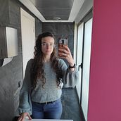 Migrating South Pullover. Knitting, Game Design, and Textile Design project by Aroa Sesmero - 10.29.2022