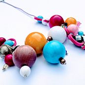 Colourful bead necklace. Jewelr, and Design project by Laura Smith - 10.29.2022